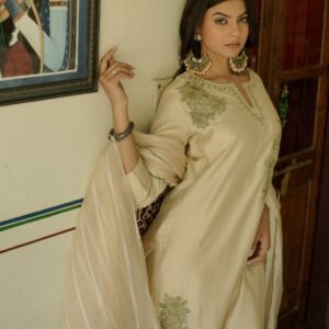 Ivory Embrace Kurta Set - Image 5