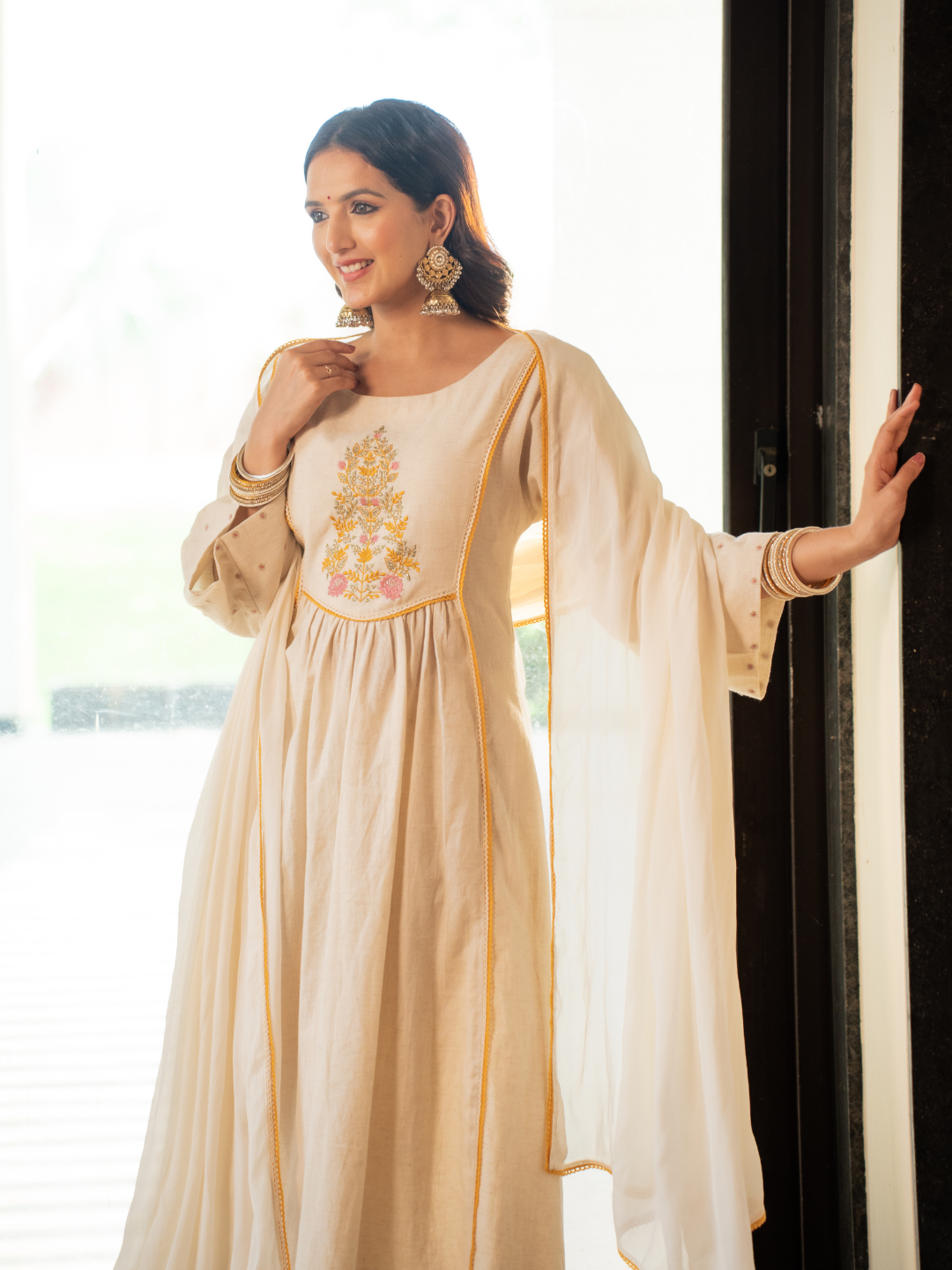 Off White Linen Blend Anarkali Kurta Set With Embroidery - Image 2