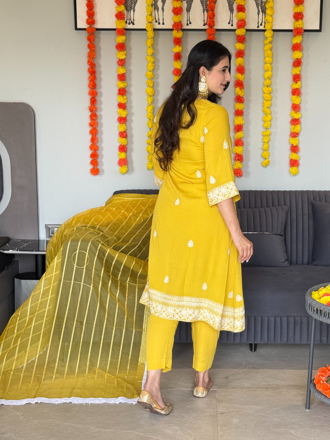 Crinkle Crepe Yellow Embroidery Kurta Set With Organza Dupatta - Image 6