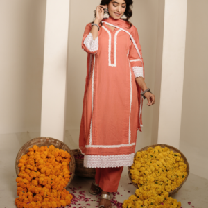 Aarhu Kurta With Dupatta and Pants - Image 15