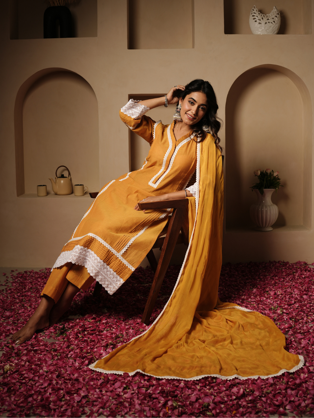 Mangalgiri Yarn Dyed Yellow Cotton Kurta with Dupatta And Pants - Image 4