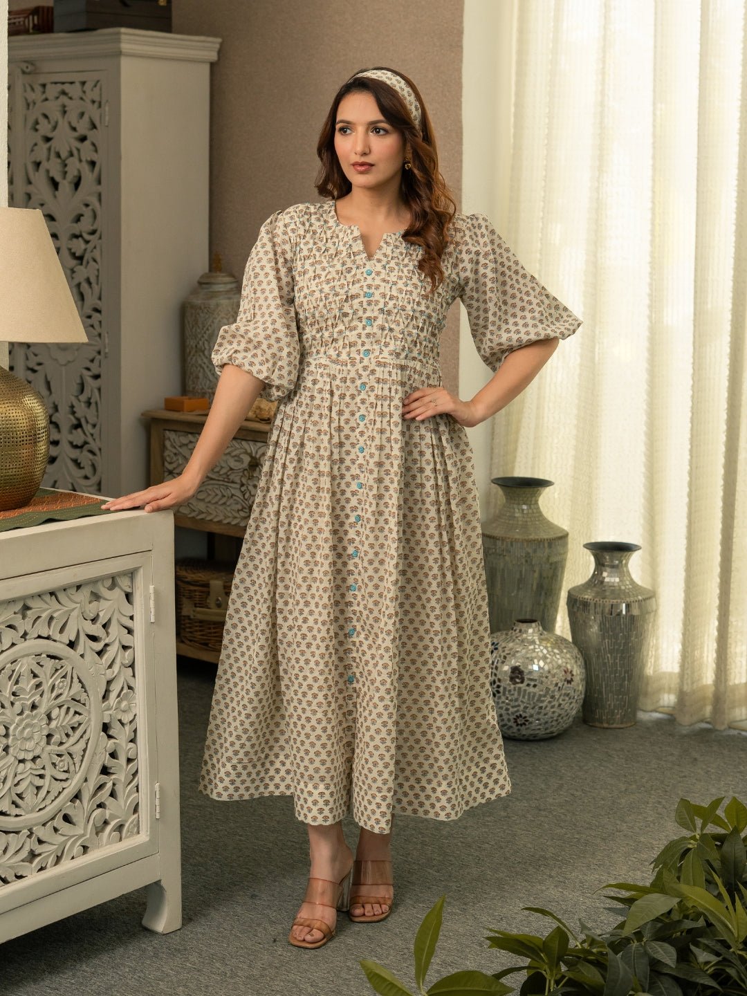 Small Buta Dress With Pintucks