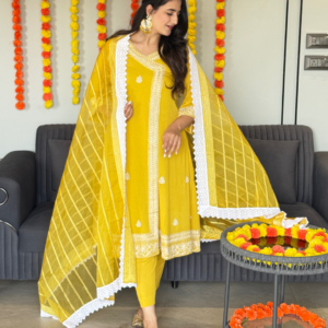 Crinkle Crepe Yellow Embroidery Kurta Set With Organza Dupatta - Image 7