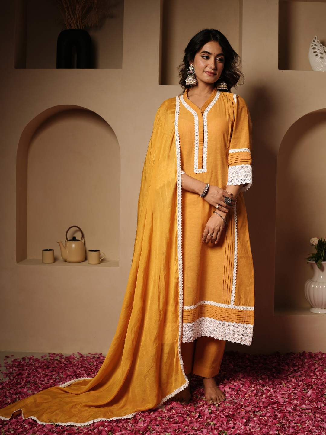 Mangalgiri Yarn Dyed Yellow Cotton Kurta with Dupatta And Pants - Image 6