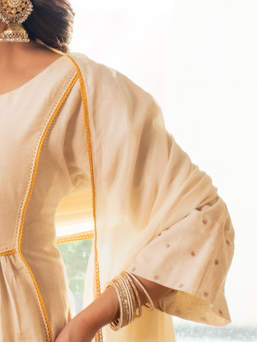 Off White Linen Blend Anarkali Kurta Set With Embroidery - Image 4