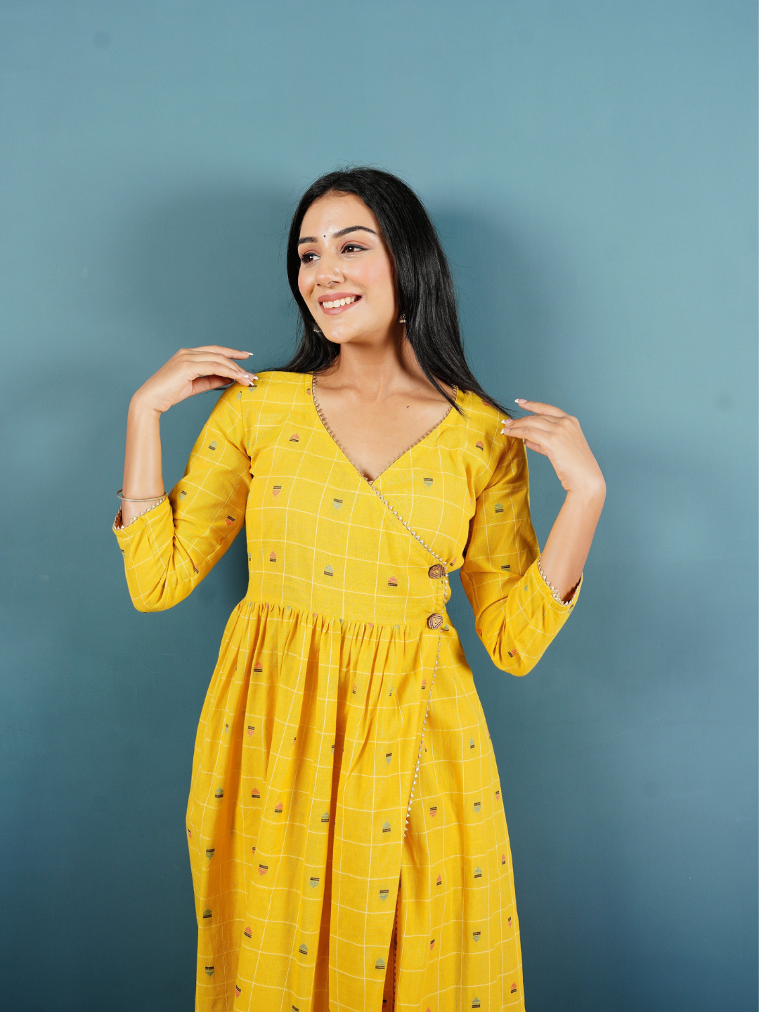 Kurta Set in Cotton Jacuard Fabric - Image 4