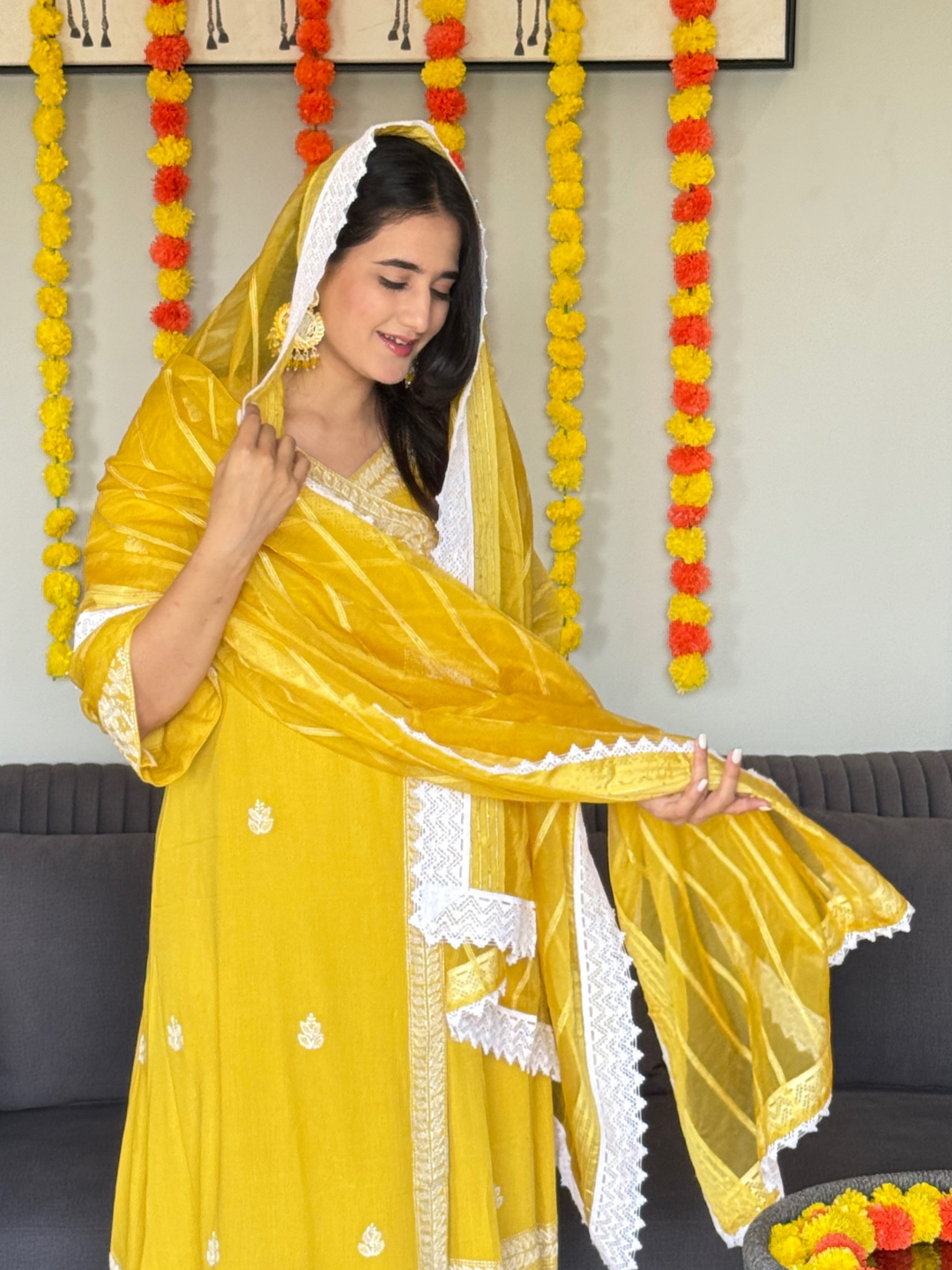 Crinkle Crepe Yellow Embroidery Kurta Set With Organza Dupatta - Image 2