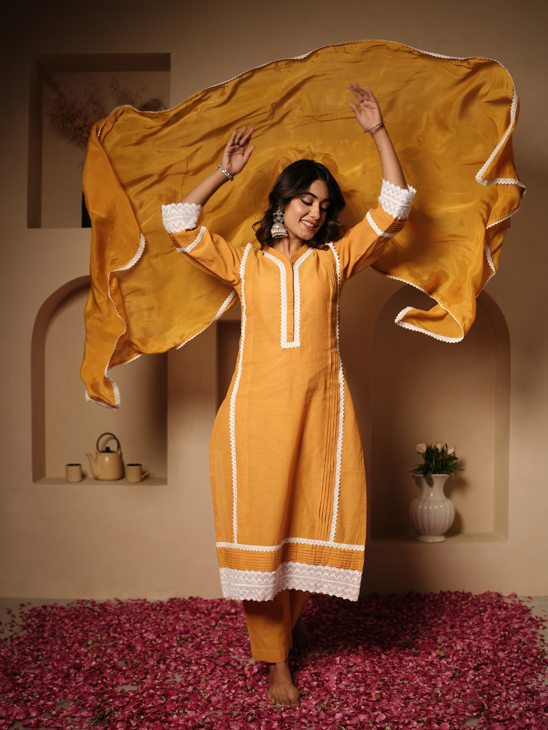Mangalgiri Yarn Dyed Yellow Cotton Kurta with Dupatta And Pants - Image 2