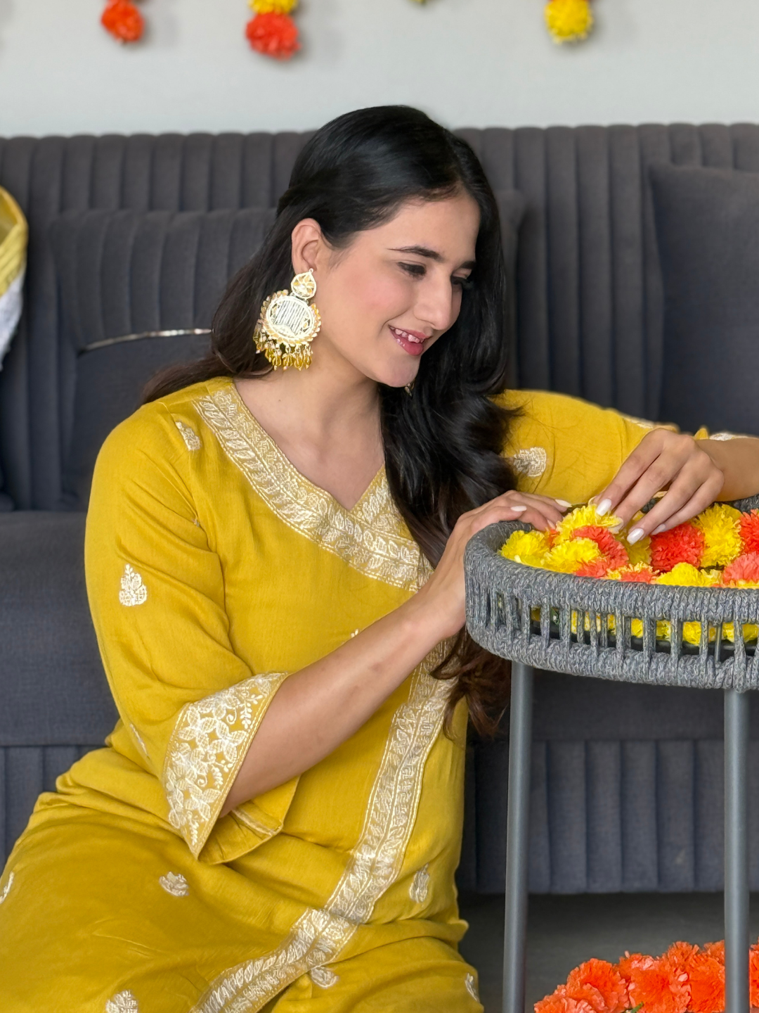 Crinkle Crepe Yellow Embroidery Kurta Set With Organza Dupatta - Image 3