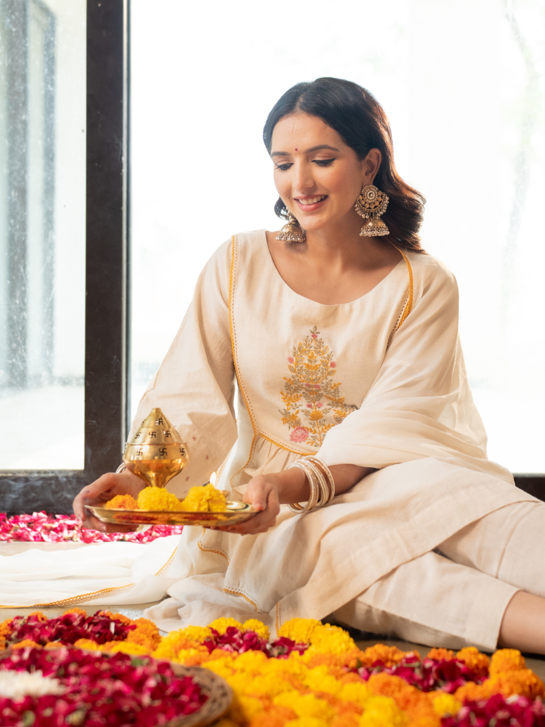 Off White Linen Blend Anarkali Kurta Set With Embroidery - Image 5