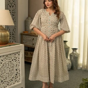 Small Buta Dress With Pintucks - Image 5