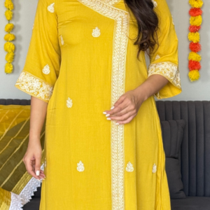 Crinkle Crepe Yellow Embroidery Kurta Set With Organza Dupatta - Image 4