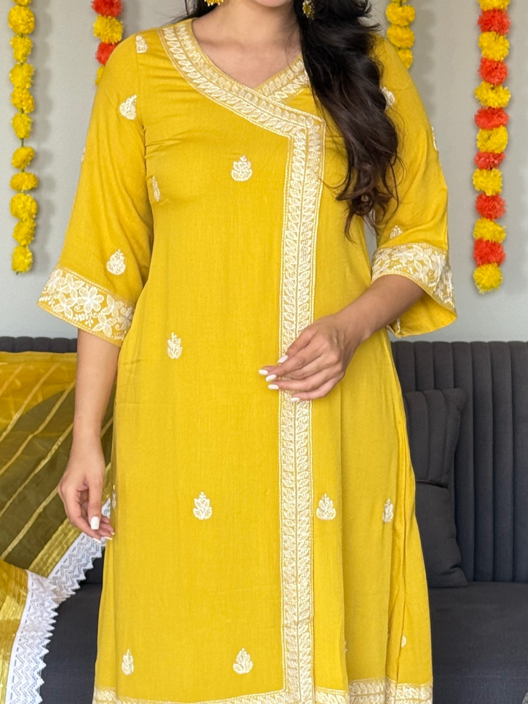 Crinkle Crepe Yellow Embroidery Kurta Set With Organza Dupatta - Image 4