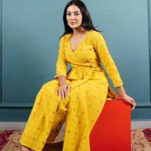 Kurta Set in Cotton Jacuard Fabric - Image 5