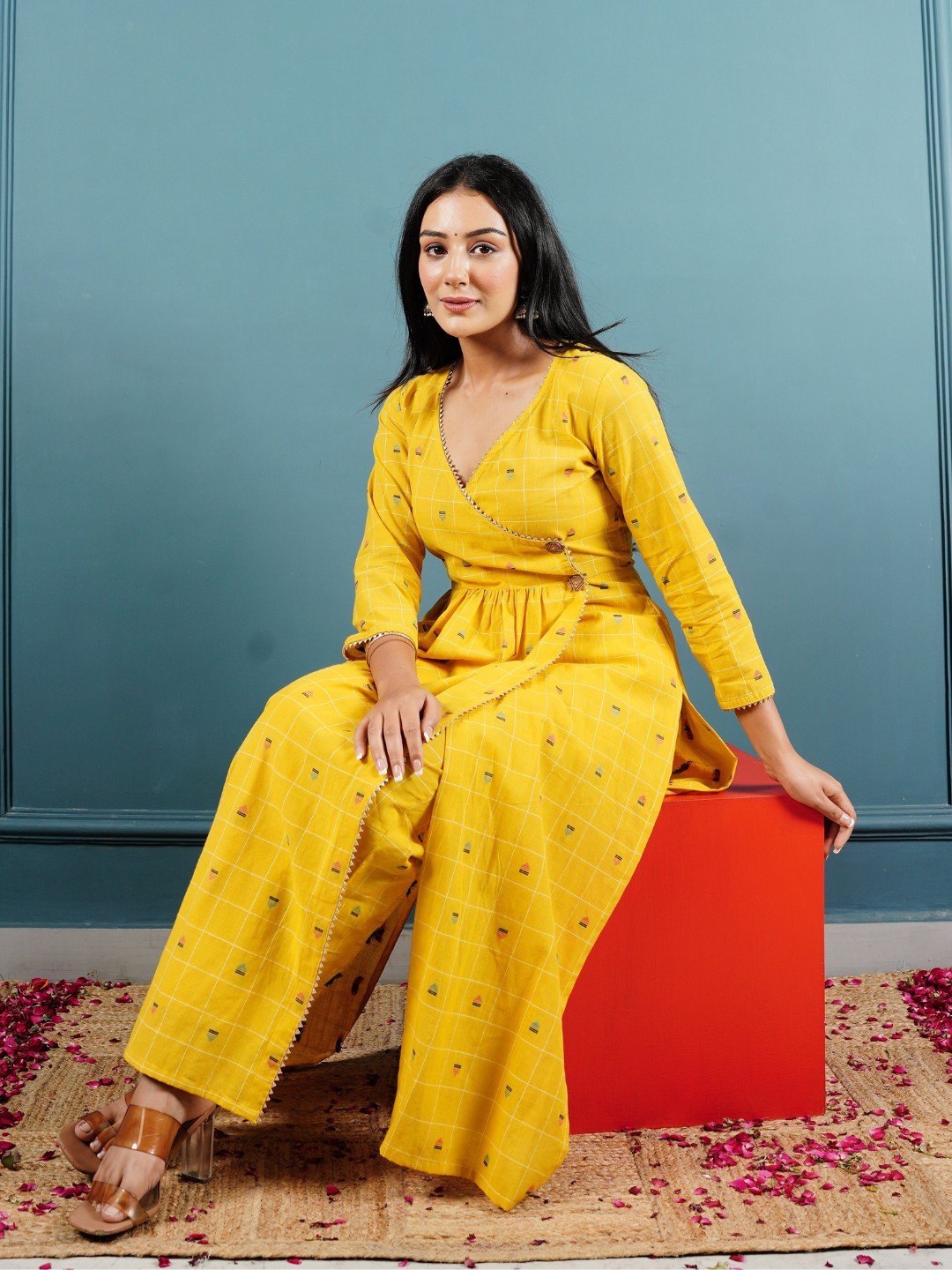 Kurta Set in Cotton Jacuard Fabric - Image 5