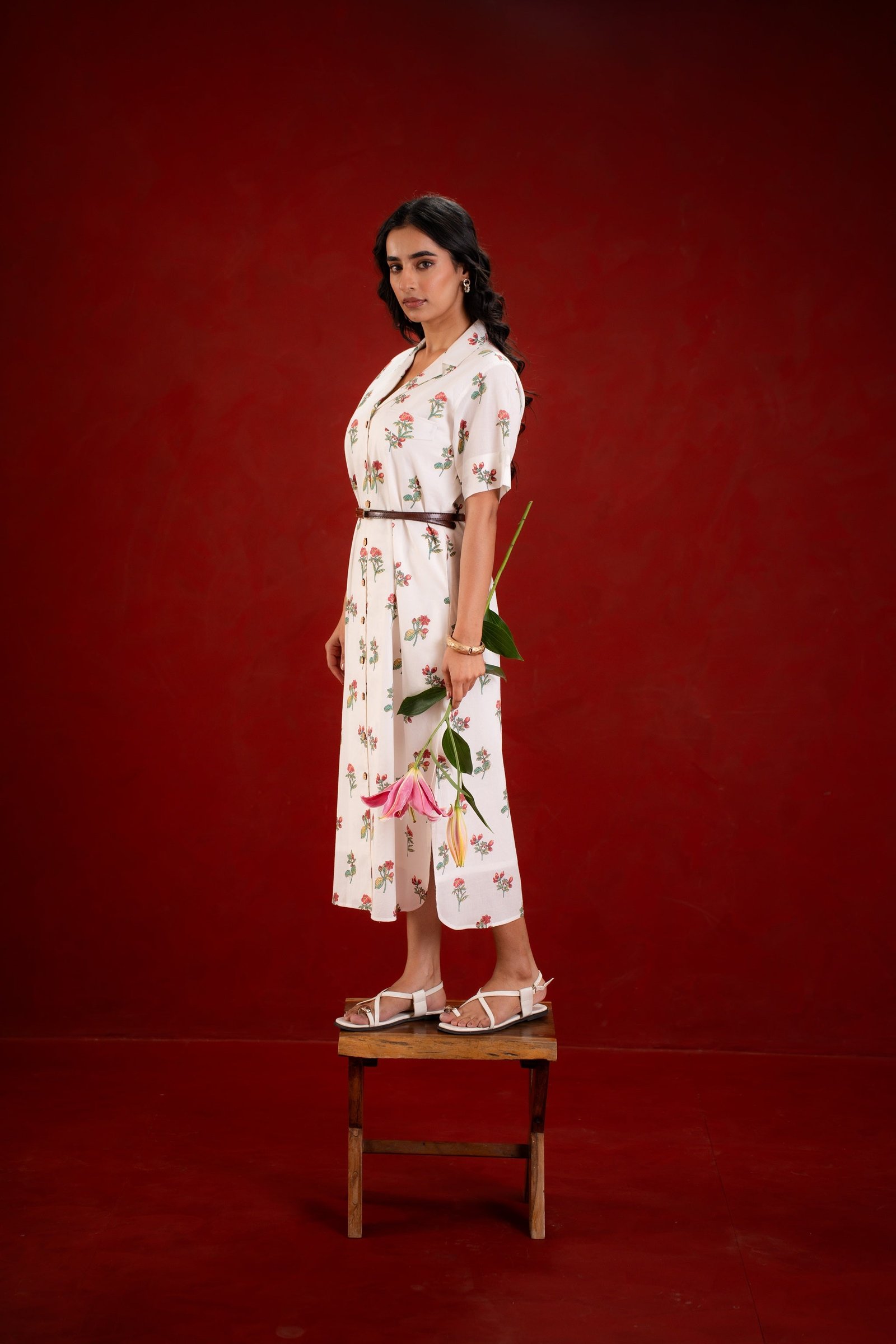 WHITE FLOWER SHIRT DRESS - Image 4