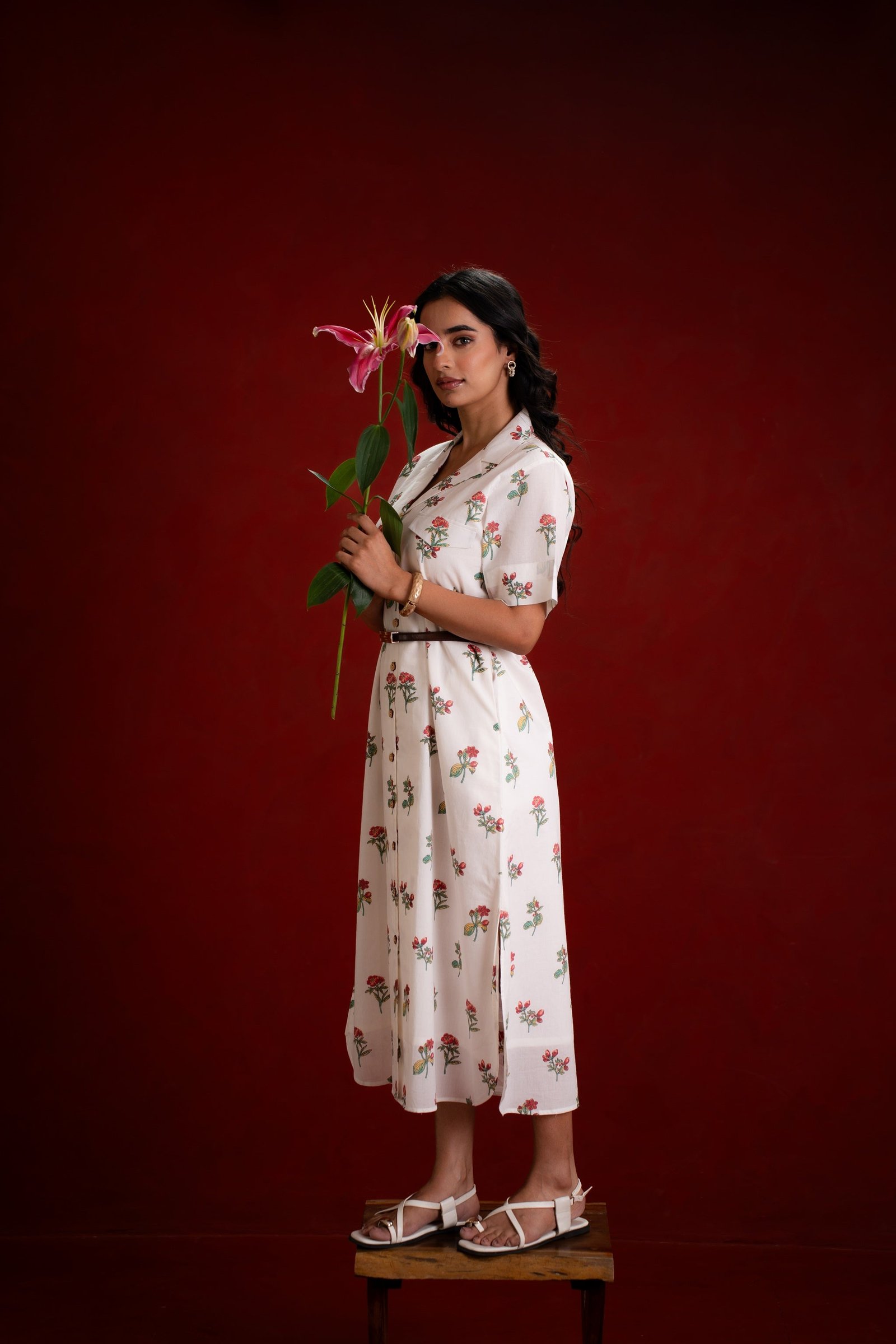 WHITE FLOWER SHIRT DRESS - Image 5