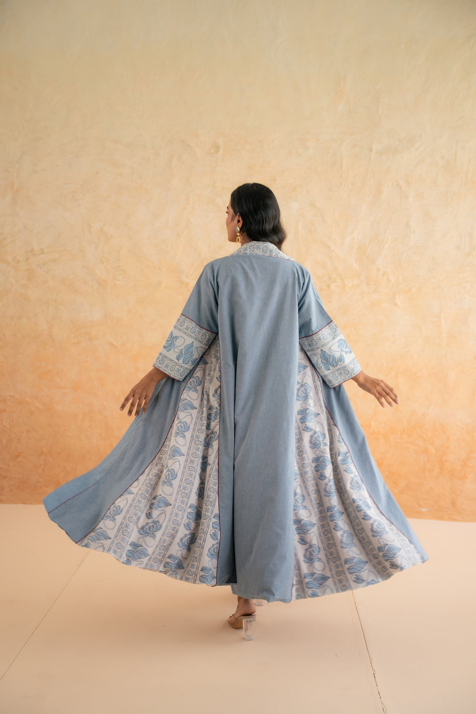BLOCK PRINT SHRUG WITH PANT N CROP CHAMBRAY - Image 2