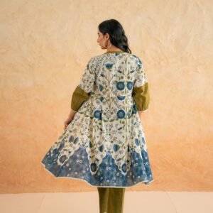 GREEN KURTA SET WITH SHRUG - Image 4