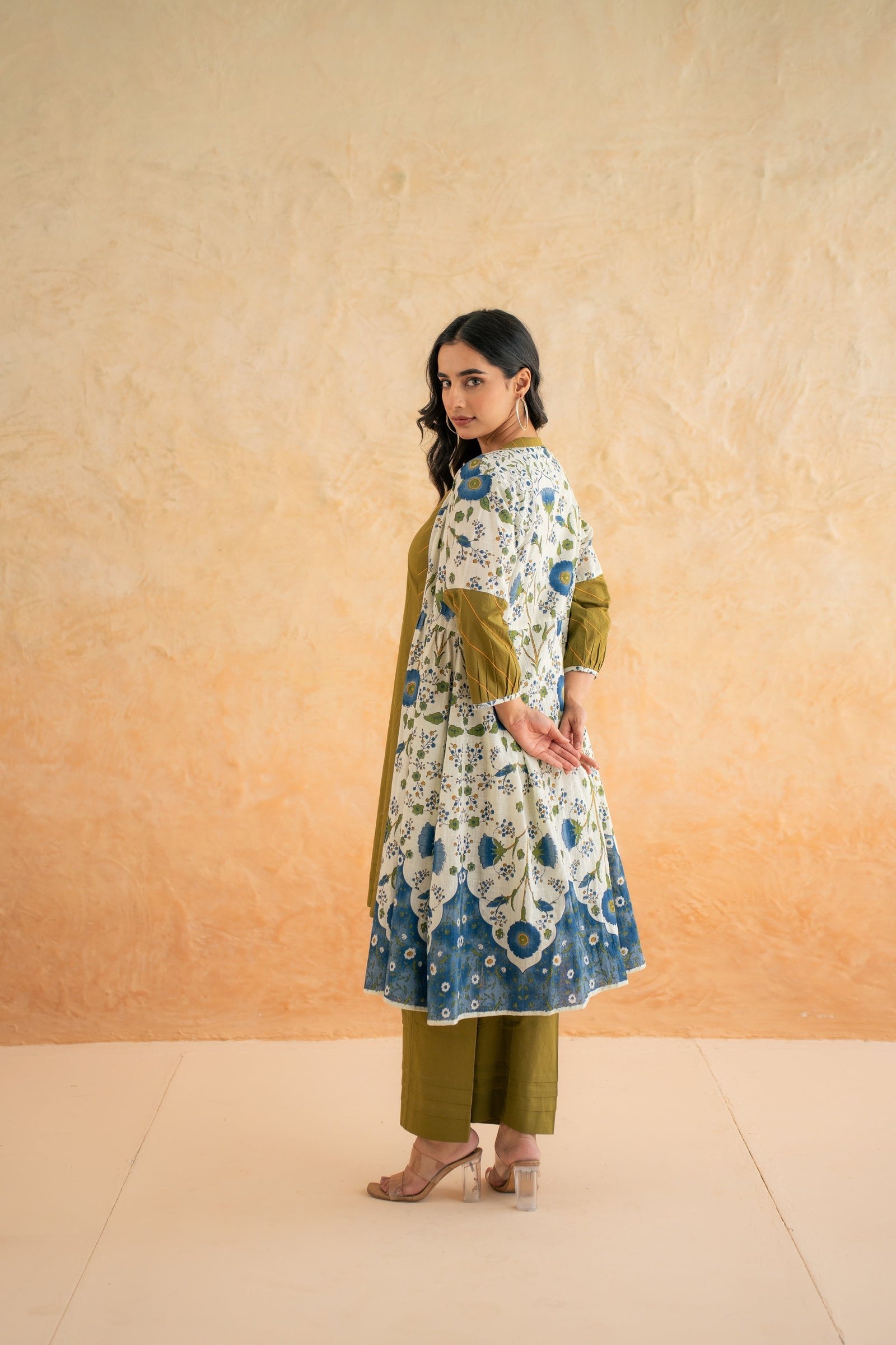 GREEN KURTA SET WITH SHRUG - Image 2