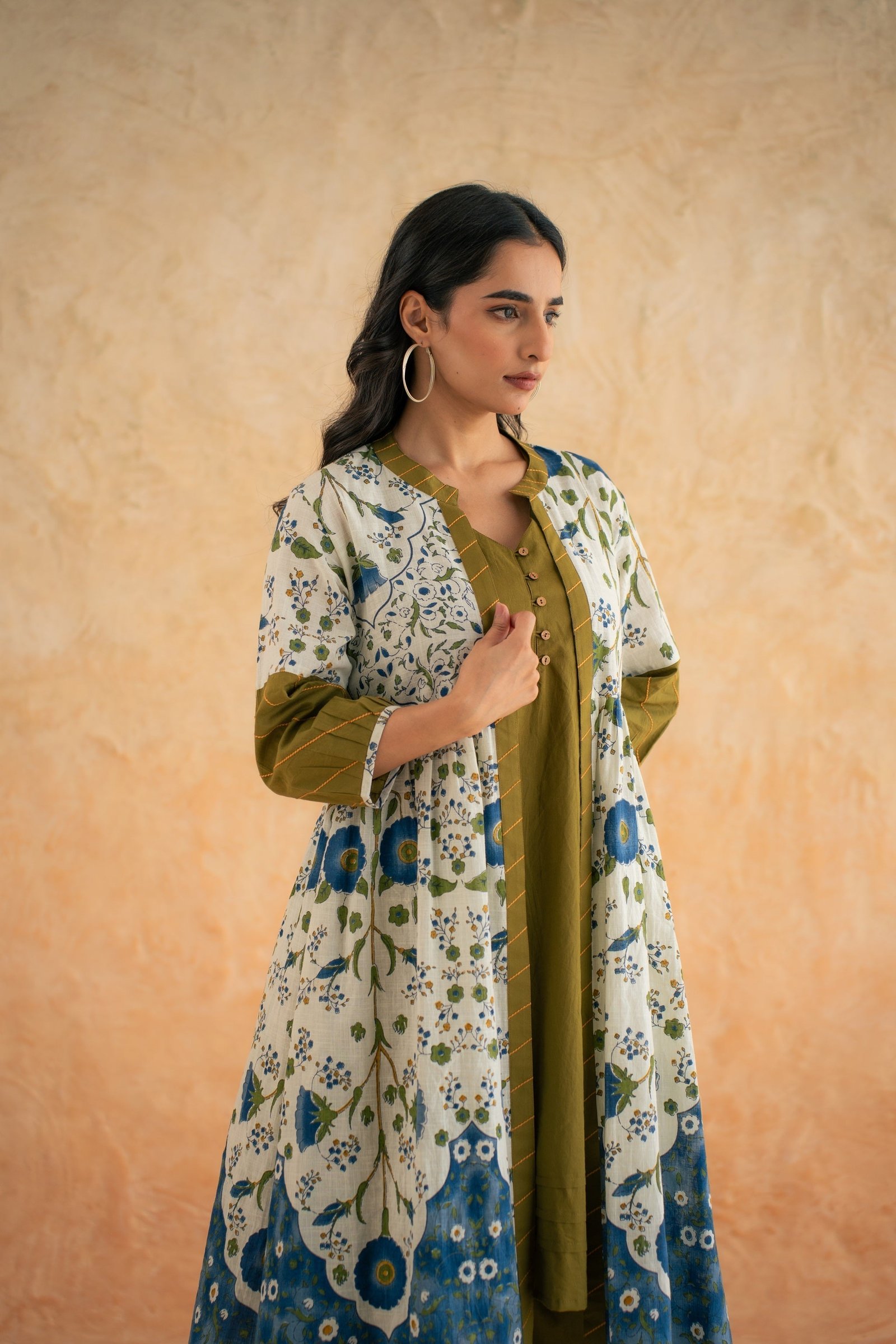 GREEN KURTA SET WITH SHRUG - Image 3