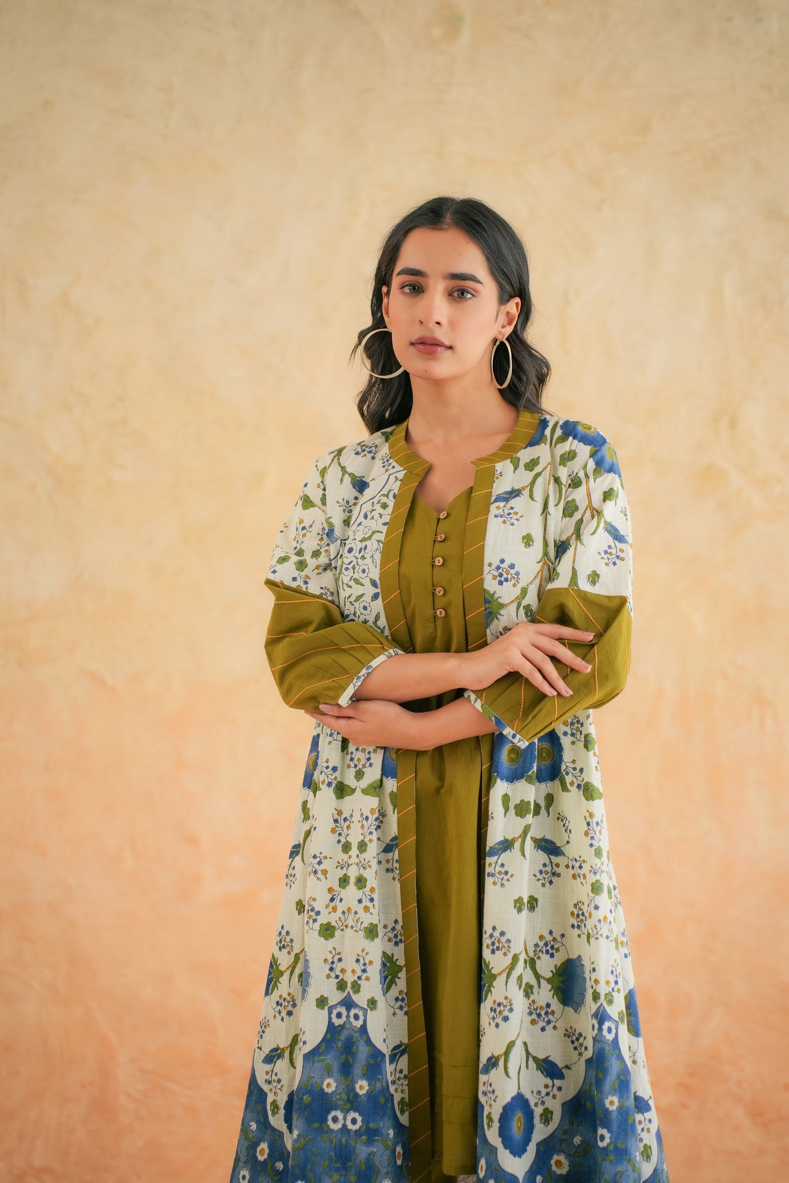 GREEN KURTA SET WITH SHRUG - Image 8