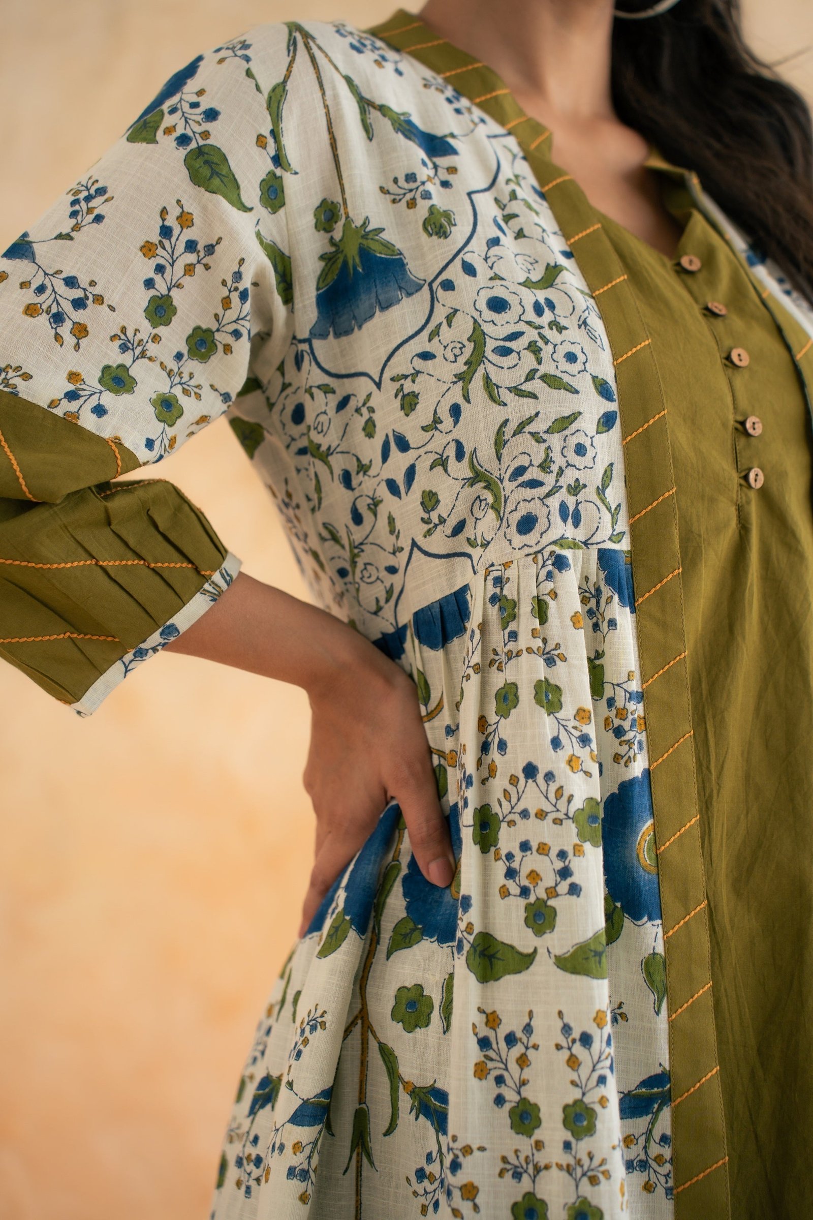 GREEN KURTA SET WITH SHRUG - Image 5