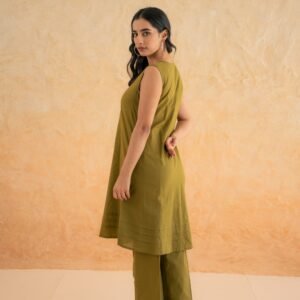 GREEN KURTA SET WITH SHRUG - Image 7