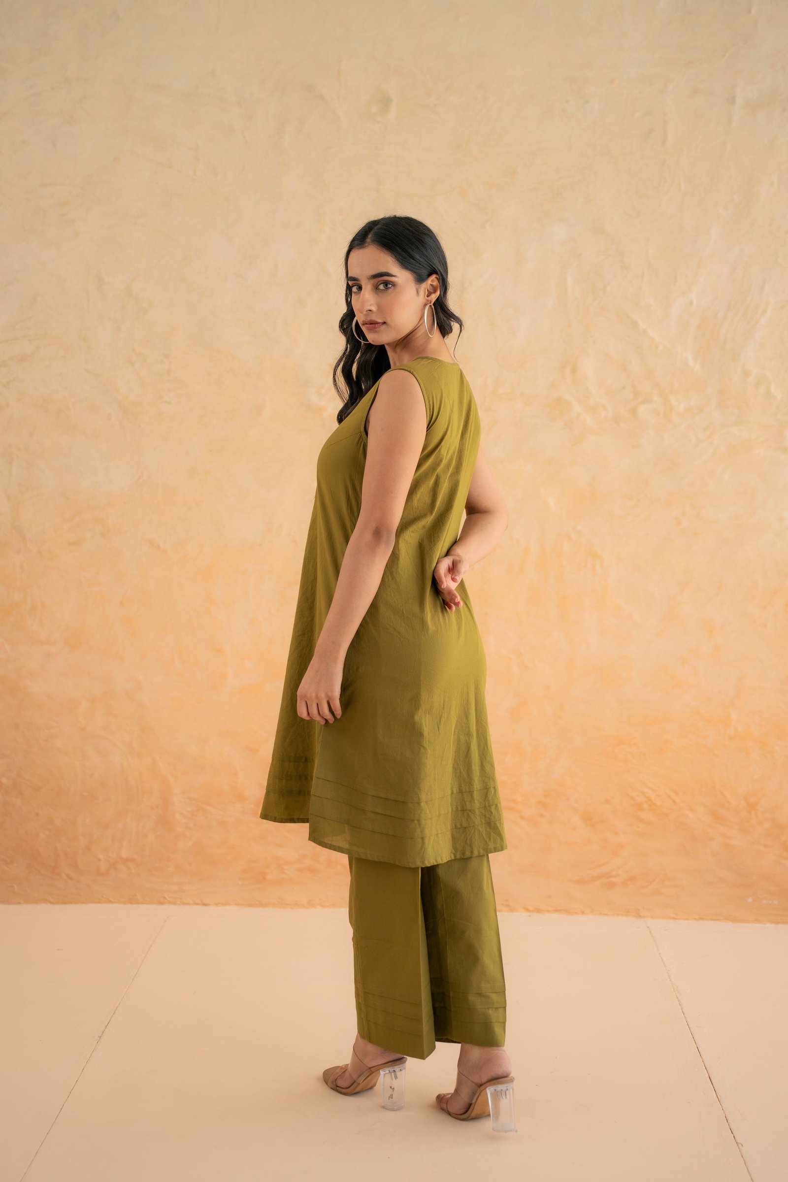 GREEN KURTA SET WITH SHRUG - Image 7
