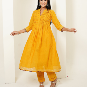 Kurta Set in Mangalgiri Yarn Dyed Cotton Fabric